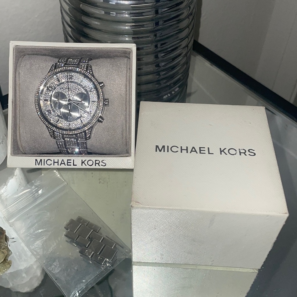 Michael Kors  Women's Runway Quartz Watch with Stainless-Steel Strap